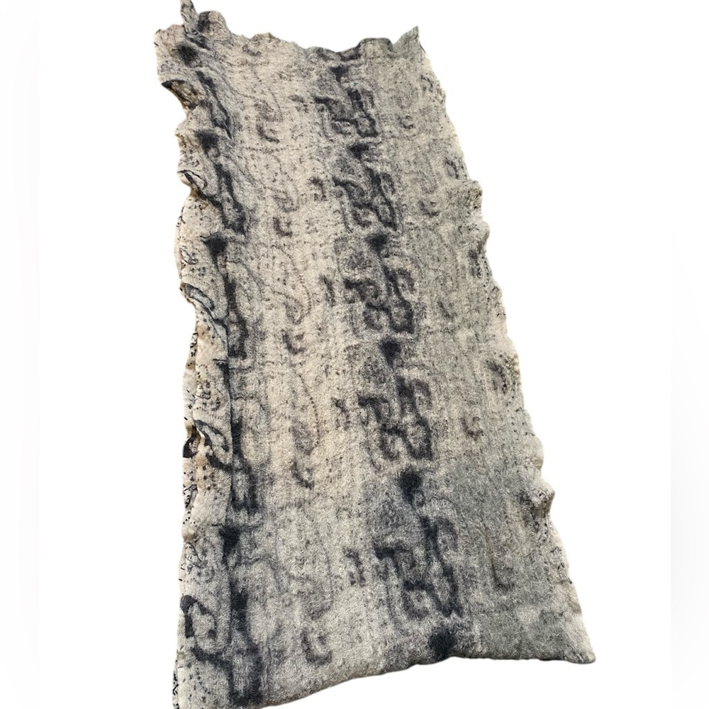 EMMA CARLSEN White and Grey 100% Wool Scarf from Anthropologie